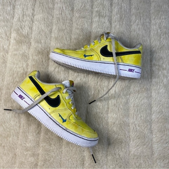 nike air force 1 lv8 peace love yellow
